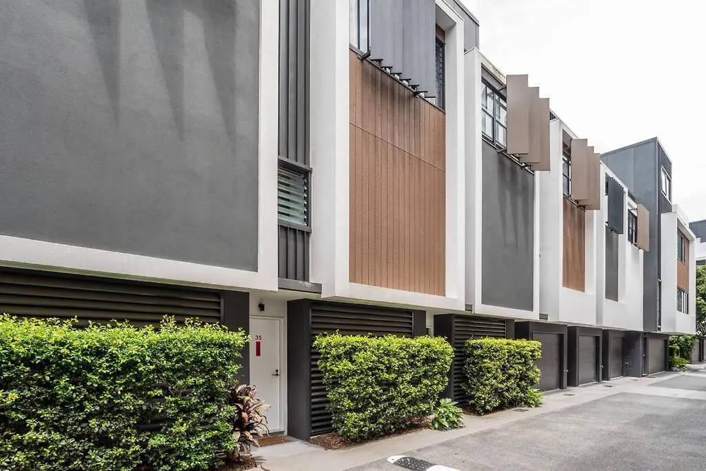 בריסביין Westend 3 Bedroom Split Level Townhouse Next To River דירה